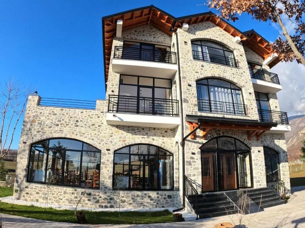Bujtina Vrenezi Hotel Peshkopia Kültér fotó