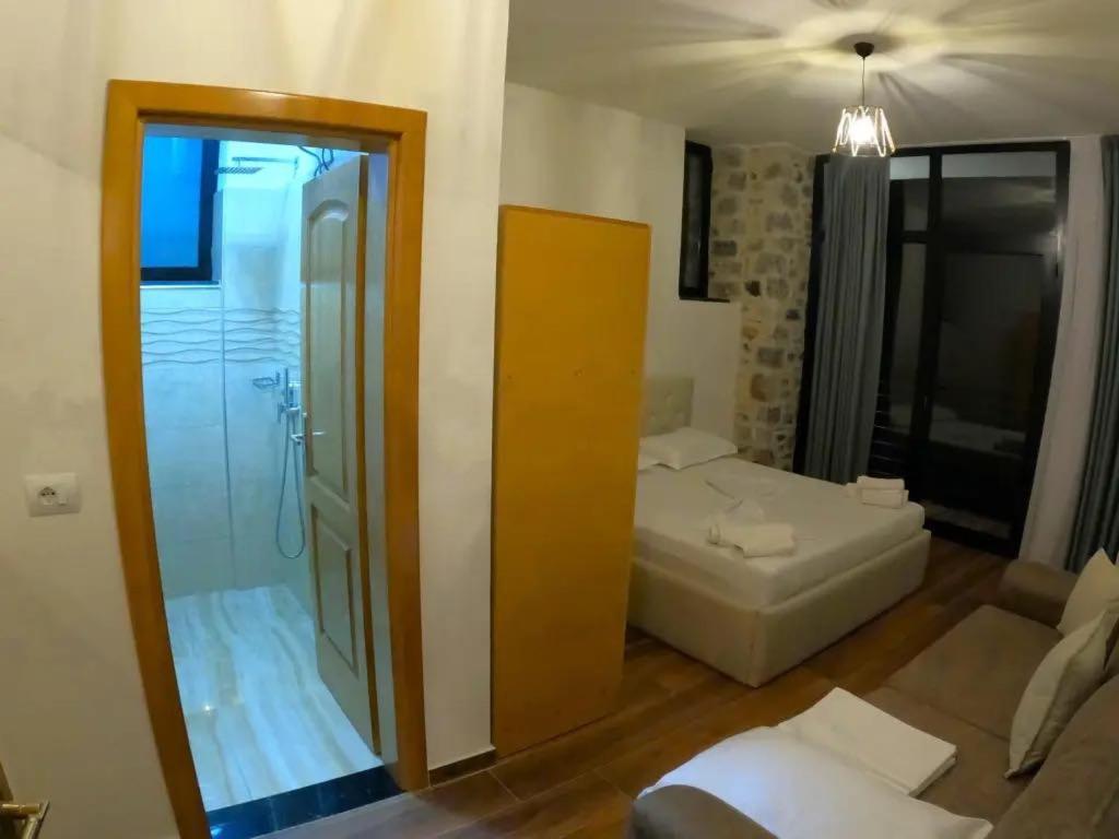 Bujtina Vrenezi Hotel Peshkopia Kültér fotó