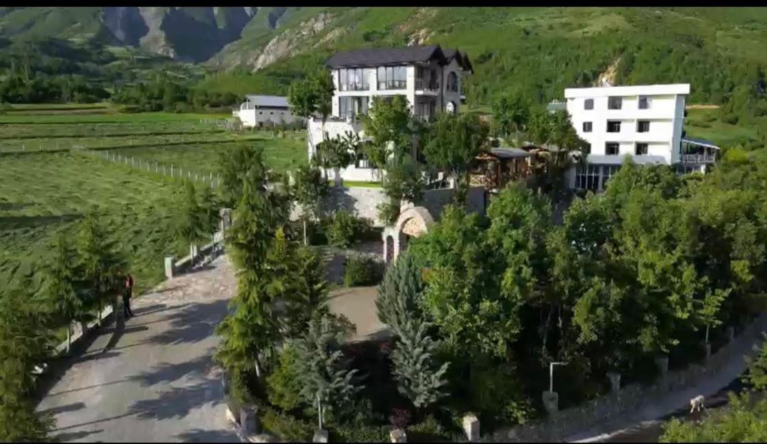 Bujtina Vrenezi Hotel Peshkopia Kültér fotó