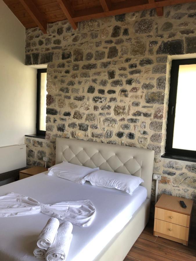 Bujtina Vrenezi Hotel Peshkopia Kültér fotó