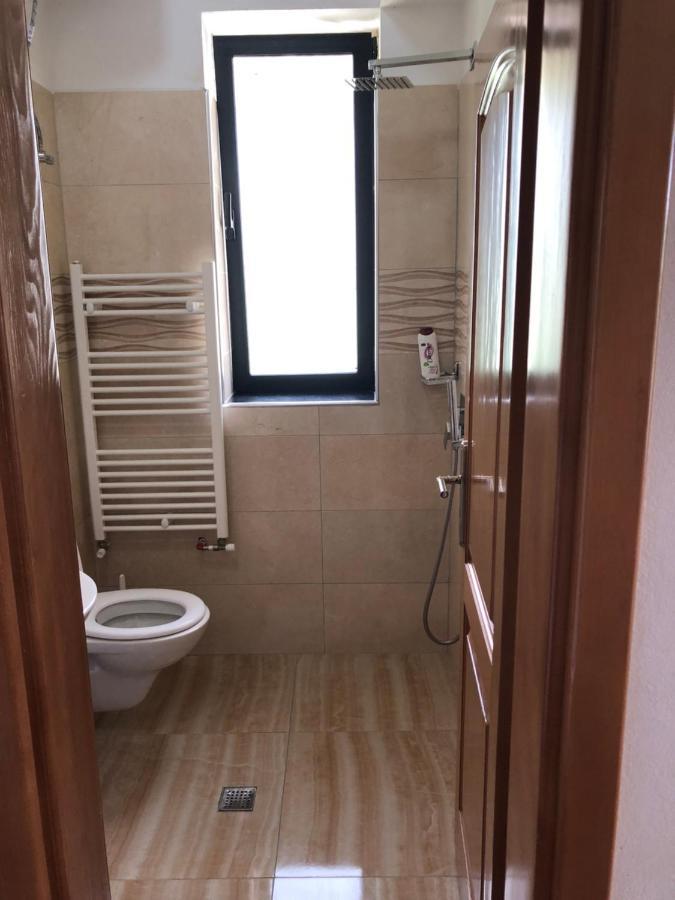 Bujtina Vrenezi Hotel Peshkopia Kültér fotó