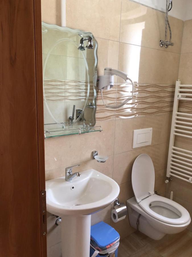 Bujtina Vrenezi Hotel Peshkopia Kültér fotó